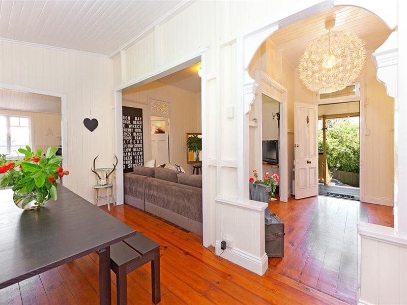 9 Overend Street, Norman Park QLD 4170