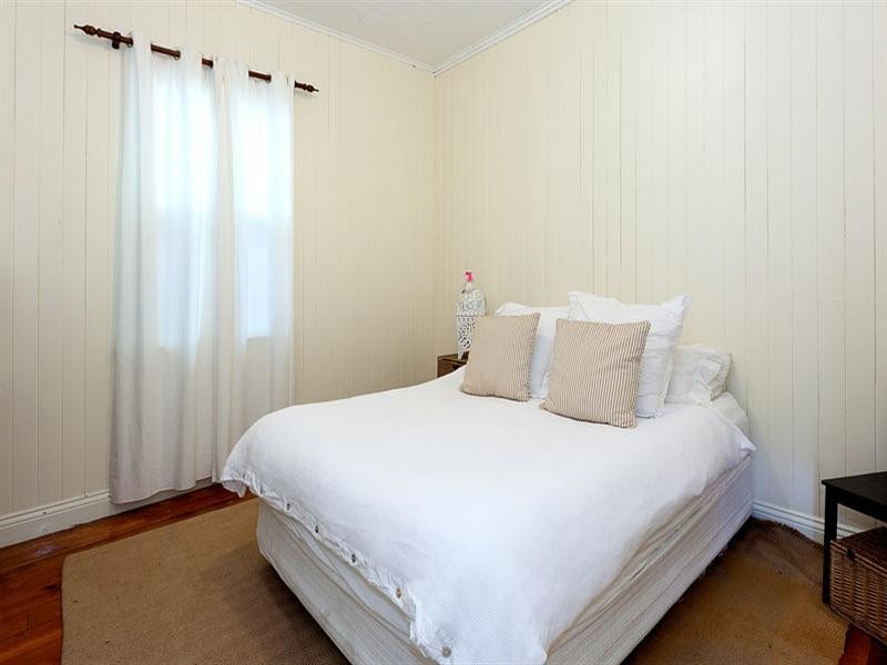 9 Overend Street, Norman Park QLD 4170