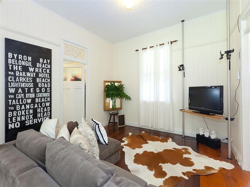 9 Overend Street, Norman Park QLD 4170