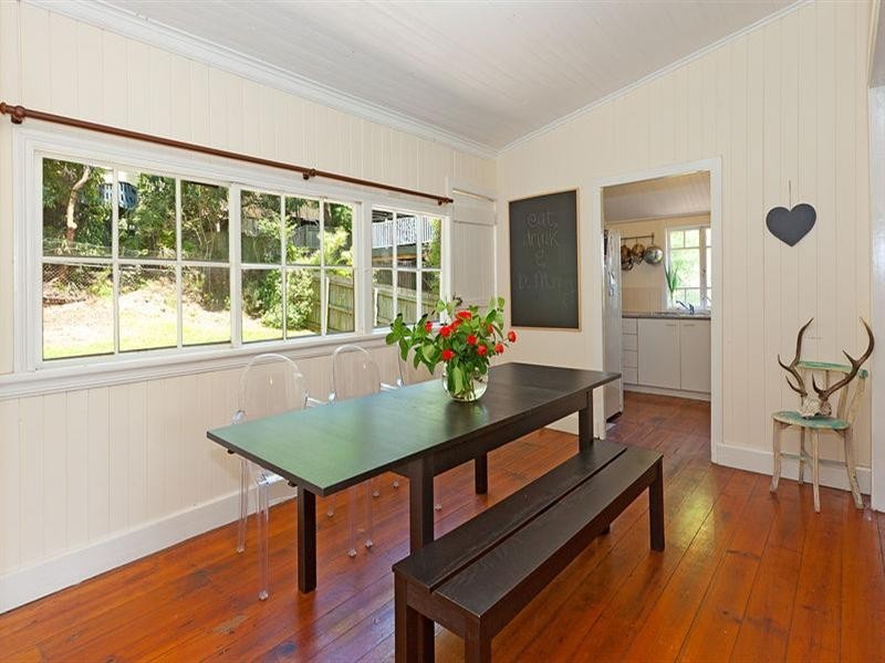 9 Overend Street, Norman Park QLD 4170