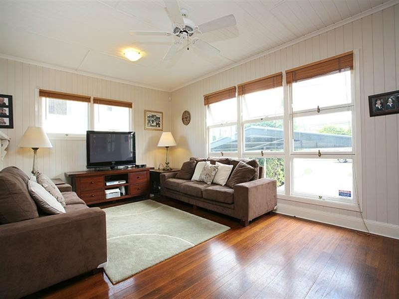 24 Montfort Street, Cannon Hill QLD 4170