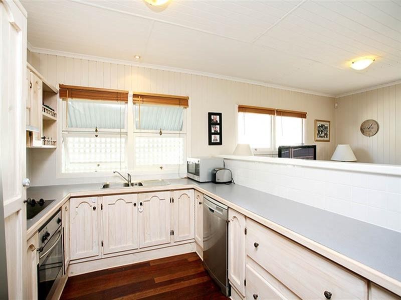 24 Montfort Street, Cannon Hill QLD 4170