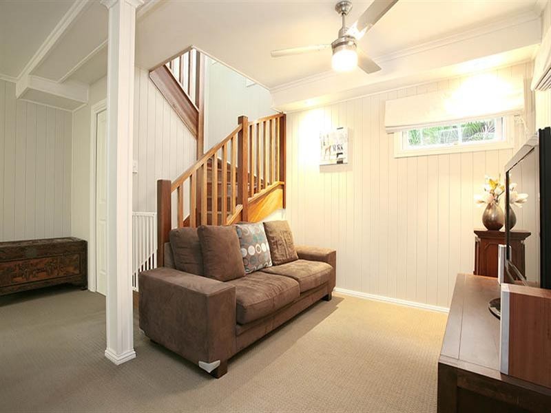 24 Montfort Street, Cannon Hill QLD 4170