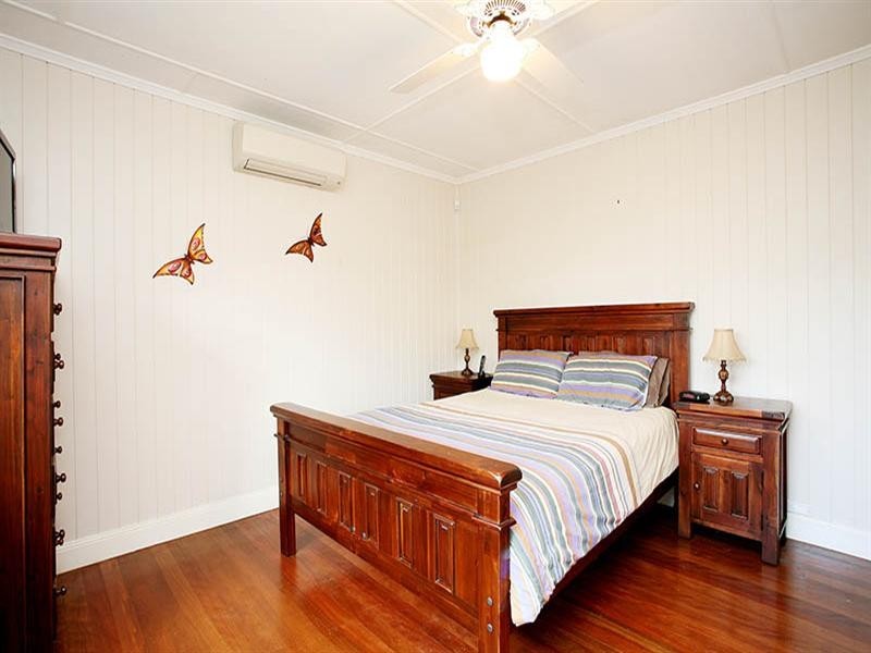 24 Montfort Street, Cannon Hill QLD 4170