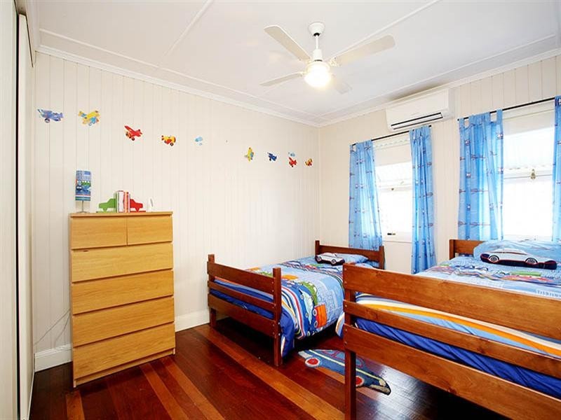 24 Montfort Street, Cannon Hill QLD 4170