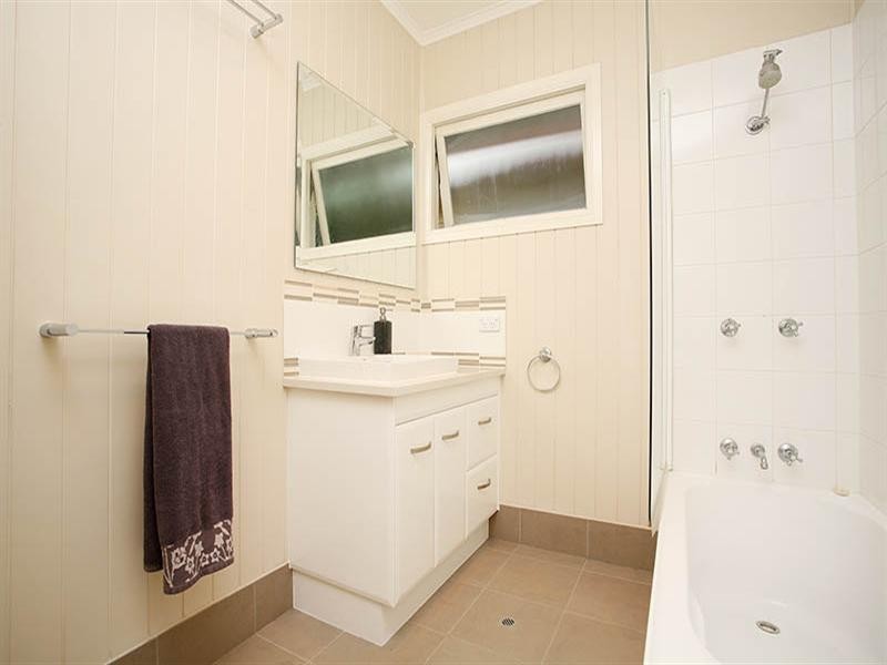 24 Montfort Street, Cannon Hill QLD 4170