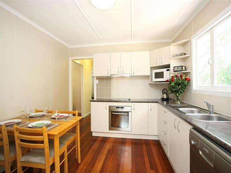 296 Richmond Road, Cannon Hill QLD 4170