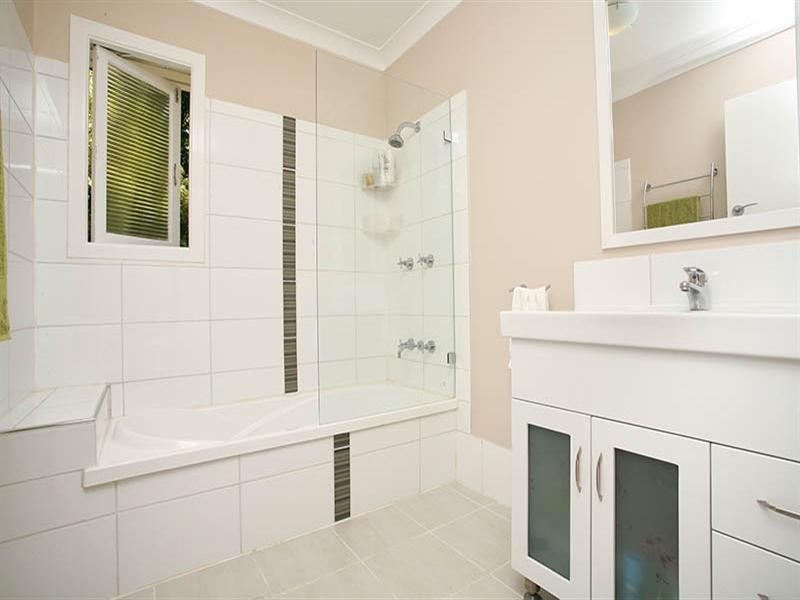 296 Richmond Road, Cannon Hill QLD 4170