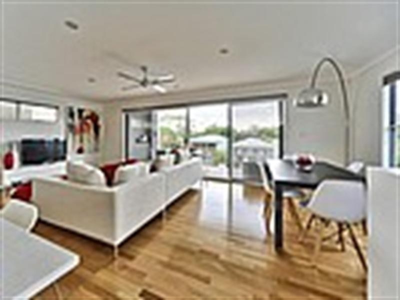 44 Dover Street, Hawthorne QLD 4171