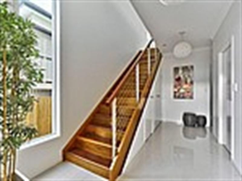 44 Dover Street, Hawthorne QLD 4171