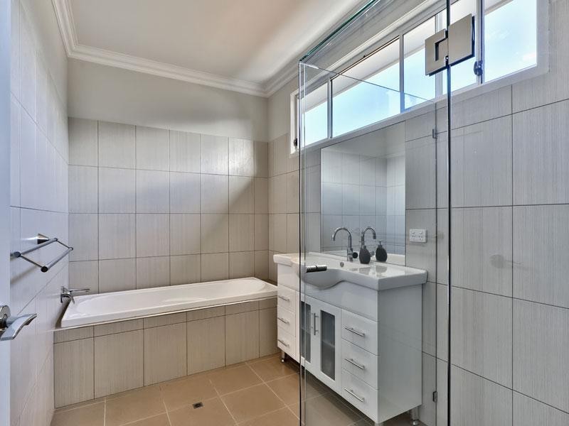 54 Shelley Street, Cannon Hill QLD 4170