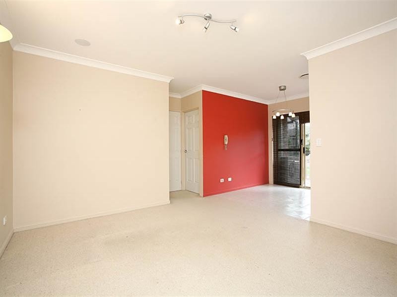 4/12 McLay Street, Coorparoo QLD 4151