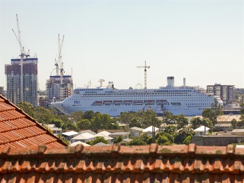 16 Taylor Street, Balmoral QLD 4171