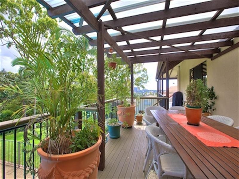 16 Taylor Street, Balmoral QLD 4171