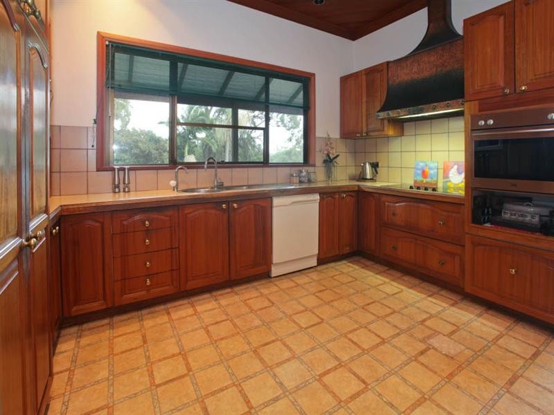 16 Taylor Street, Balmoral QLD 4171