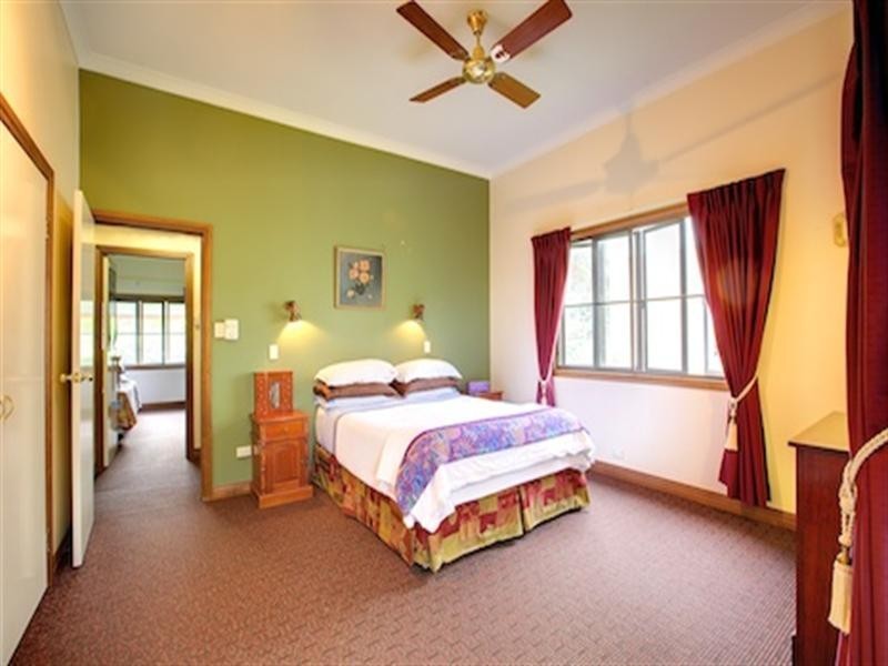 16 Taylor Street, Balmoral QLD 4171