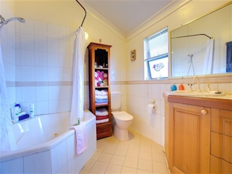 16 Taylor Street, Balmoral QLD 4171