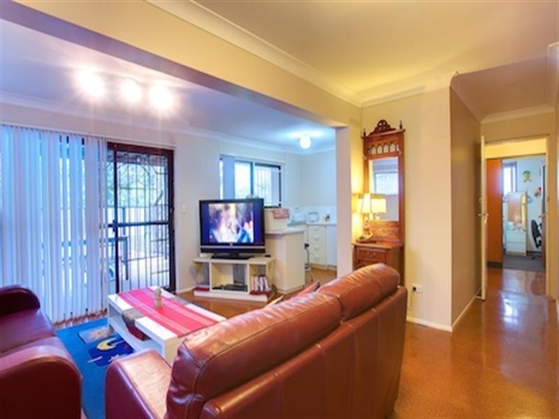 16 Taylor Street, Balmoral QLD 4171