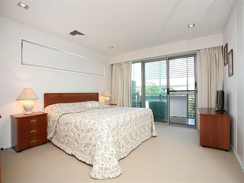 58 Waterline Crescent, Bulimba QLD 4171