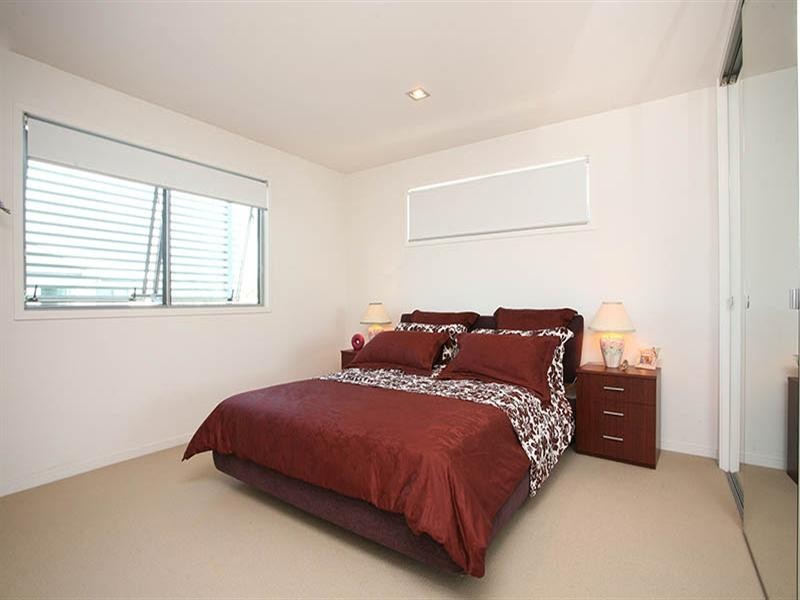 58 Waterline Crescent, Bulimba QLD 4171