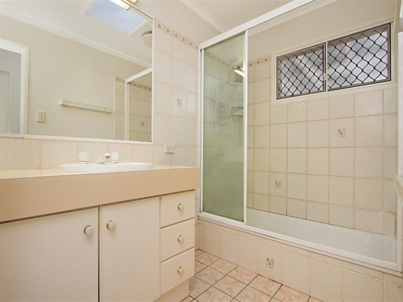 60 Oberon Street, Morningside QLD 4170