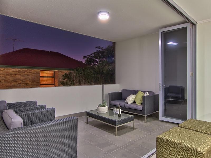 64 Barton Road, Hawthorne QLD 4171