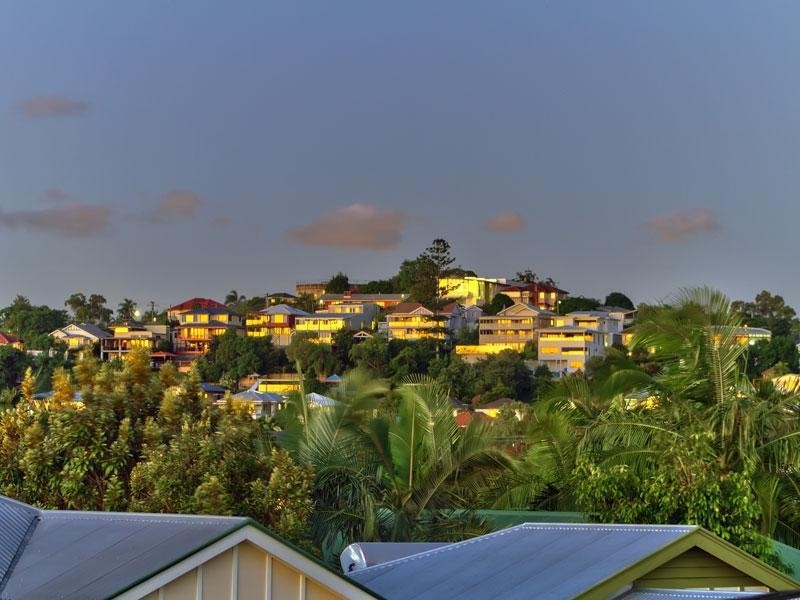 64 Barton Road, Hawthorne QLD 4171