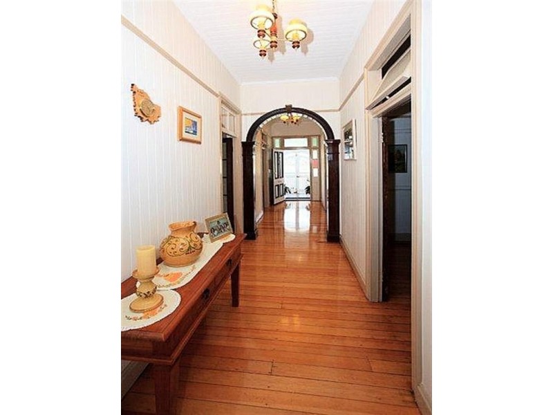 8 Aster Street, Cannon Hill QLD 4170
