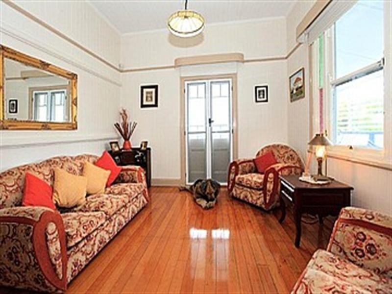 8 Aster Street, Cannon Hill QLD 4170