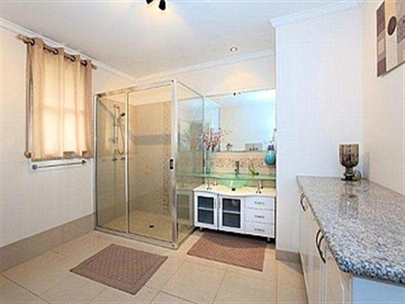 8 Aster Street, Cannon Hill QLD 4170