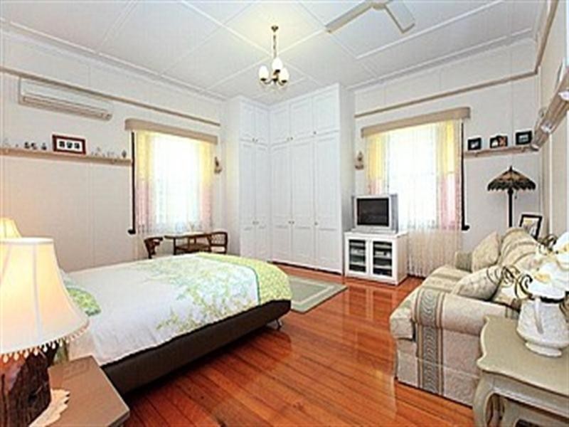 8 Aster Street, Cannon Hill QLD 4170