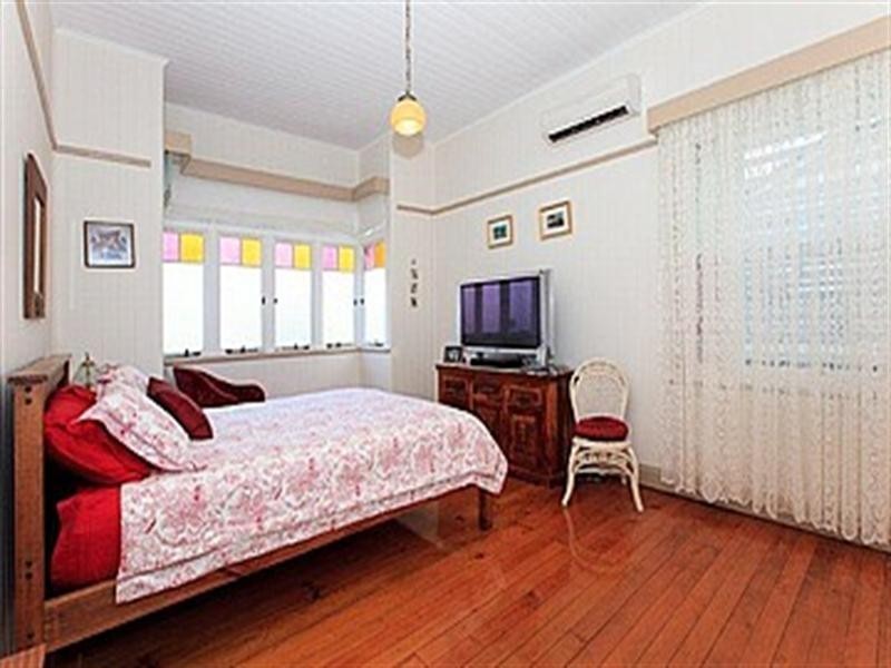 8 Aster Street, Cannon Hill QLD 4170