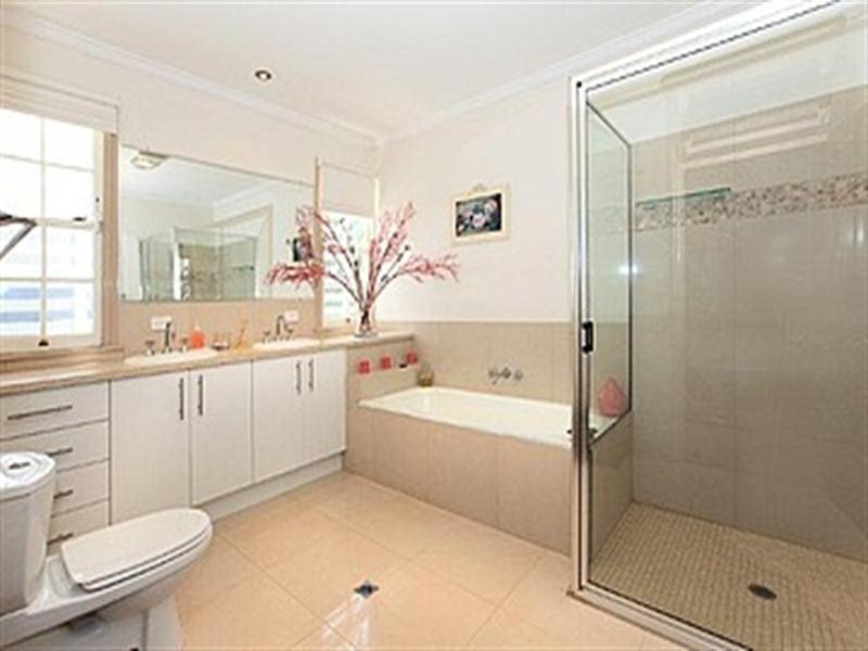 8 Aster Street, Cannon Hill QLD 4170