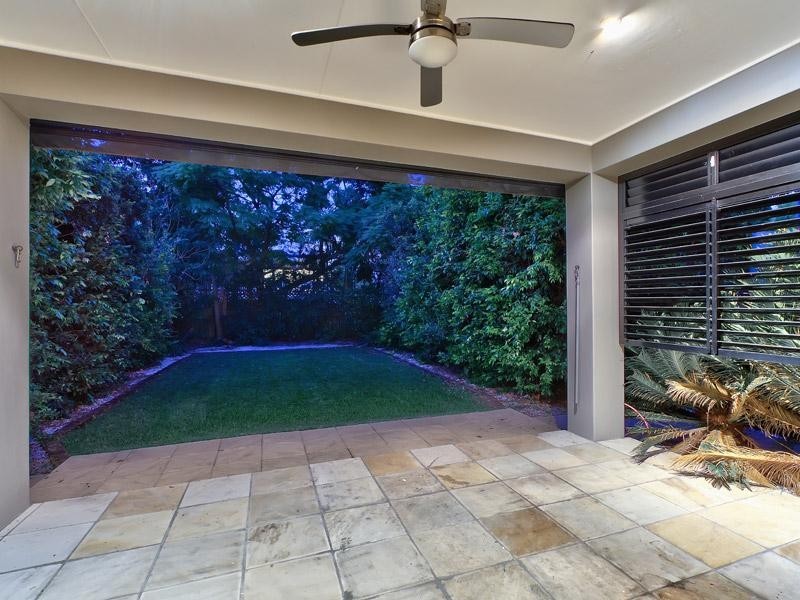 77 Malcolm Street, Hawthorne QLD 4171