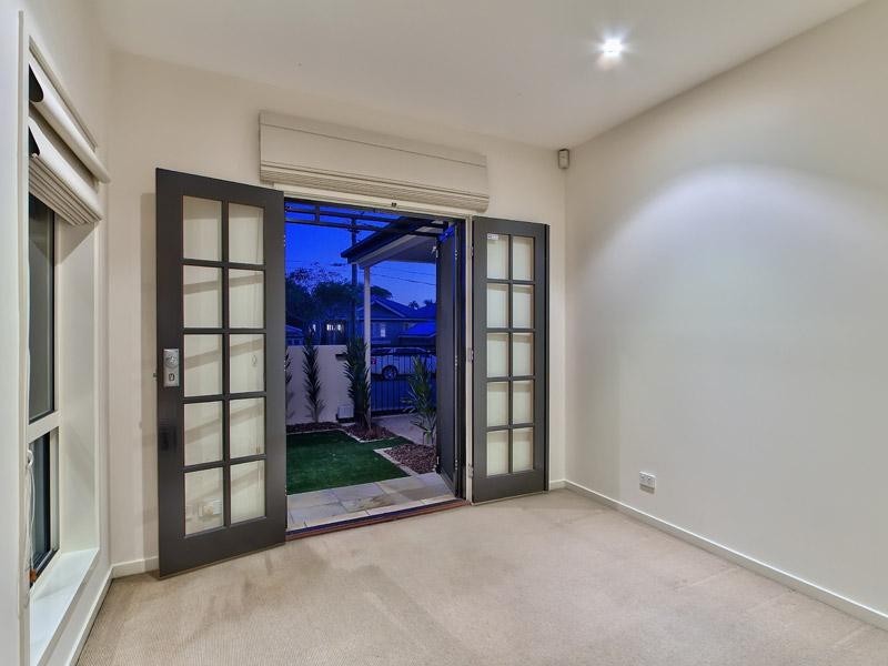 77 Malcolm Street, Hawthorne QLD 4171