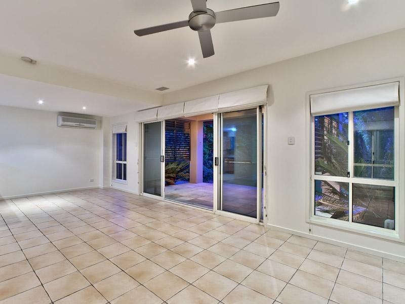 77 Malcolm Street, Hawthorne QLD 4171