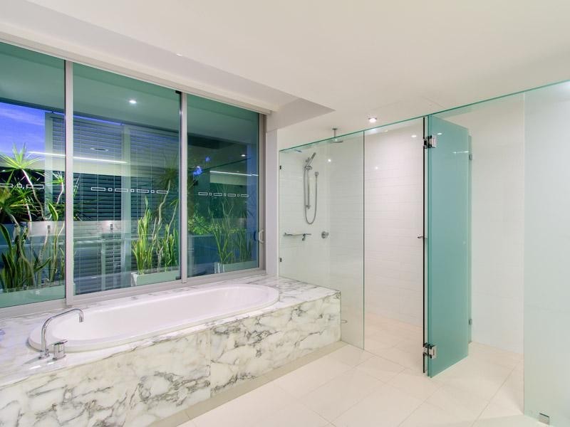 211/90 Wynnum Road, Norman Park QLD 4170