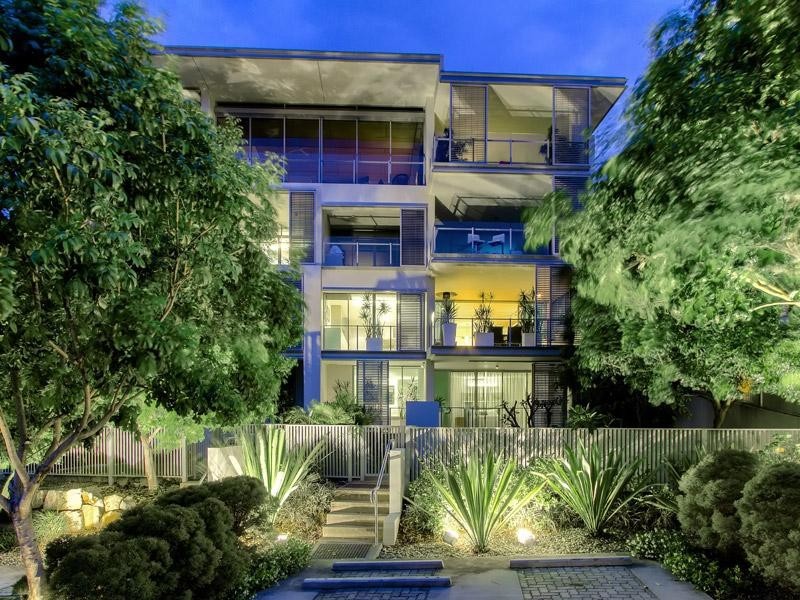 211/90 Wynnum Road, Norman Park QLD 4170