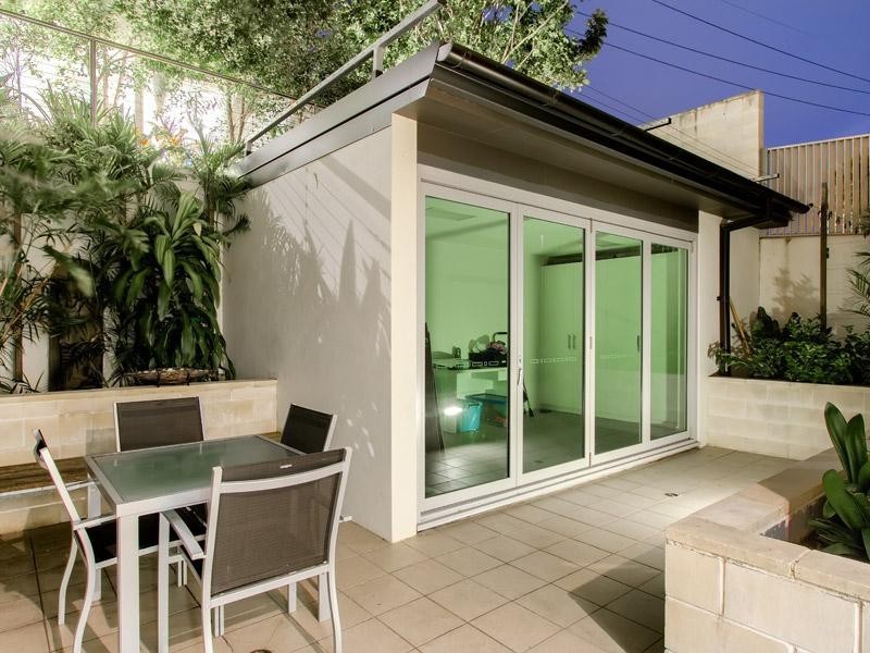 211/90 Wynnum Road, Norman Park QLD 4170