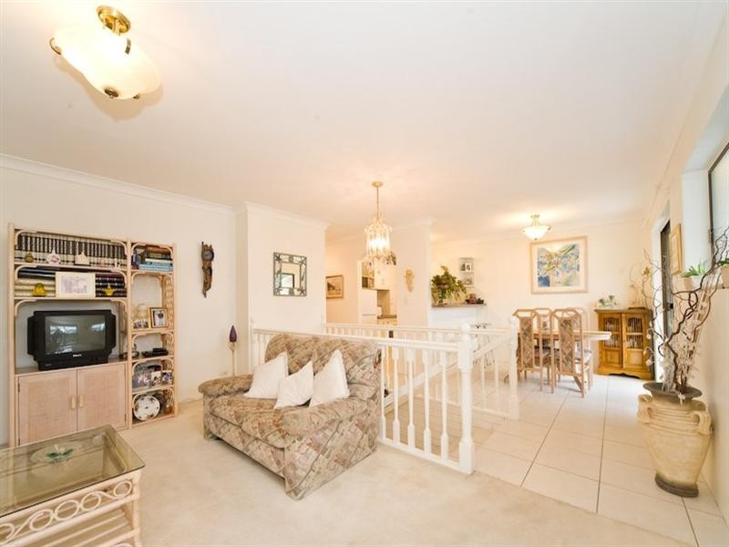 2/8 Heidelberg Street, East Brisbane QLD 4169