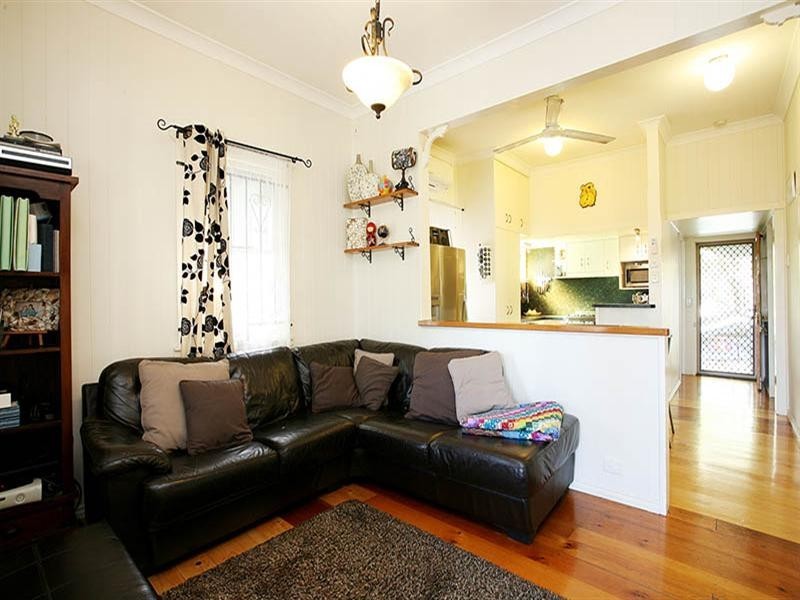 14 Moore Street, Morningside QLD 4170