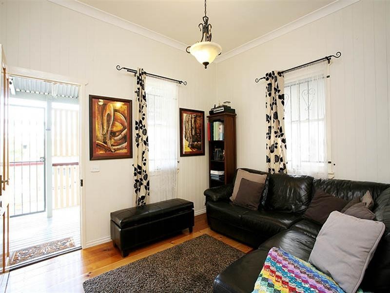 14 Moore Street, Morningside QLD 4170