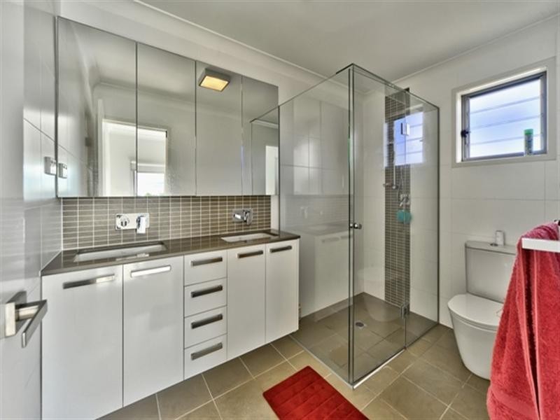 9/18 Barton Road, Hawthorne QLD 4171