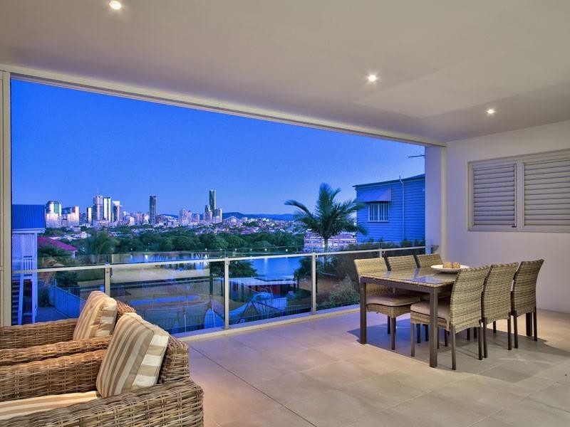 9 Cawmore Road, Hawthorne QLD 4171