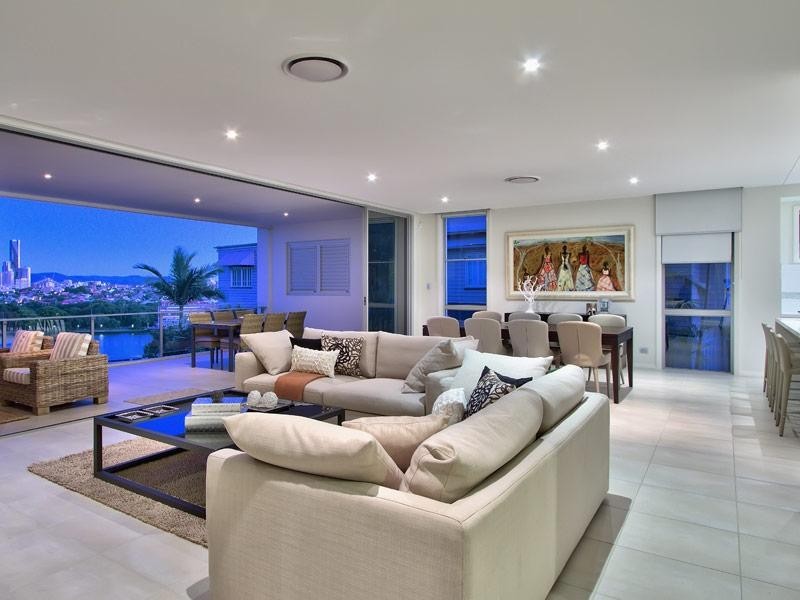 9 Cawmore Road, Hawthorne QLD 4171