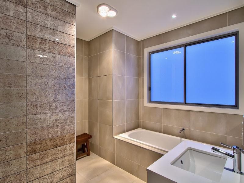 9 Cawmore Road, Hawthorne QLD 4171