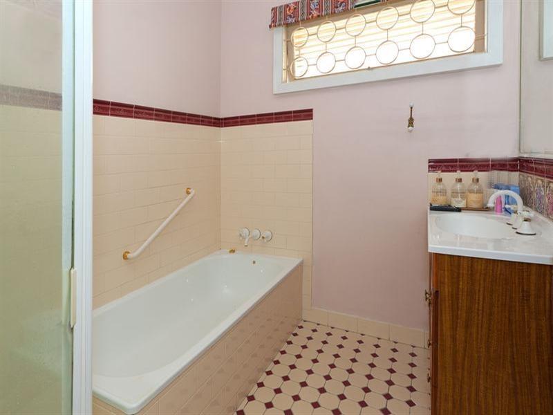 84 Newman Avenue, Camp Hill QLD 4152