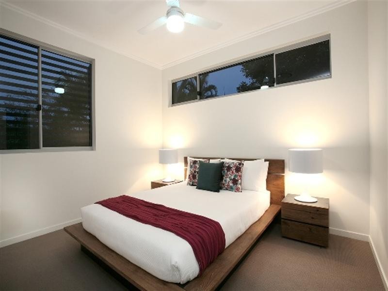 64 Barton Road, Hawthorne QLD 4171