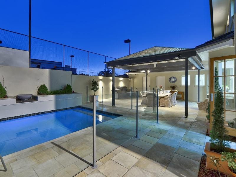 9 Hatherton Crescent, Carindale QLD 4152