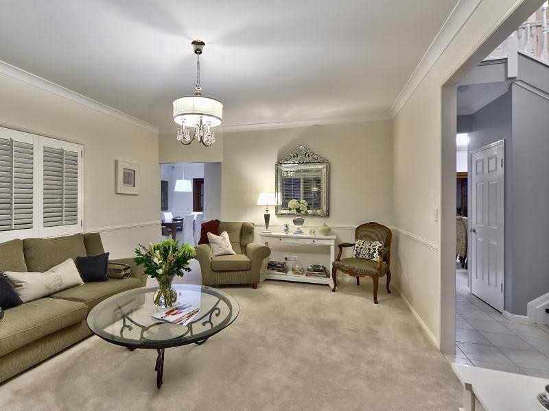9 Hatherton Crescent, Carindale QLD 4152